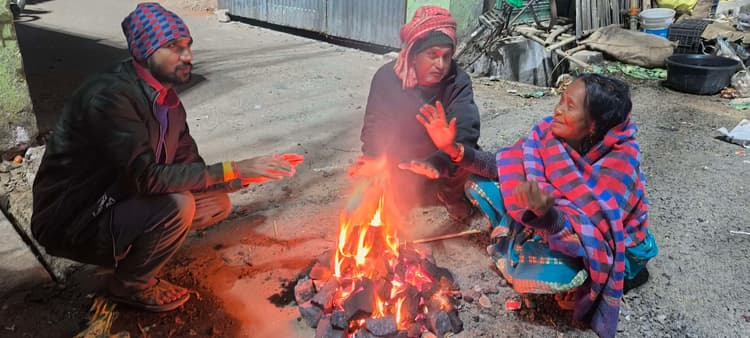 Giridih News :गिरिडीह में शीतलहर का प्रकोप, जनजीवन प्रभावित