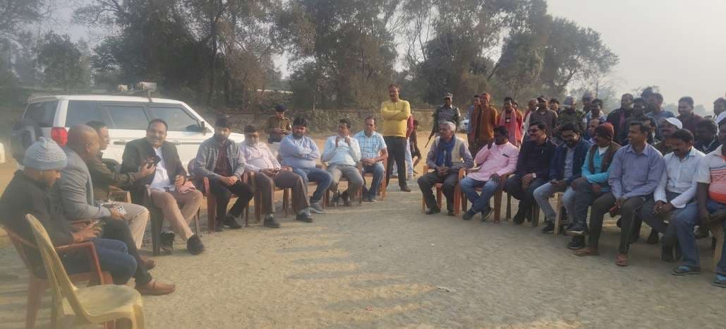 हंसडीहा-महगामा एनएच बायपास सड़क पर अंडरपास पुल निर्माण को लेकर ग्रामीणों का हंगामा