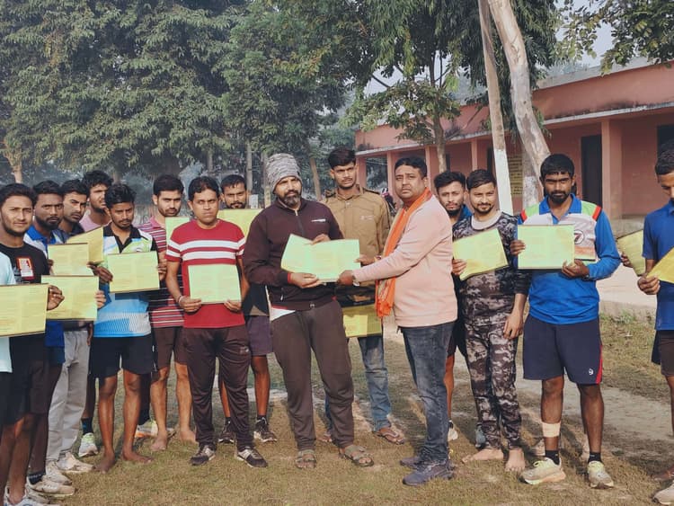 Madhubani News : शताब्दी वर्ष के उपलक्ष्य में चलाया संपर्क अभियान