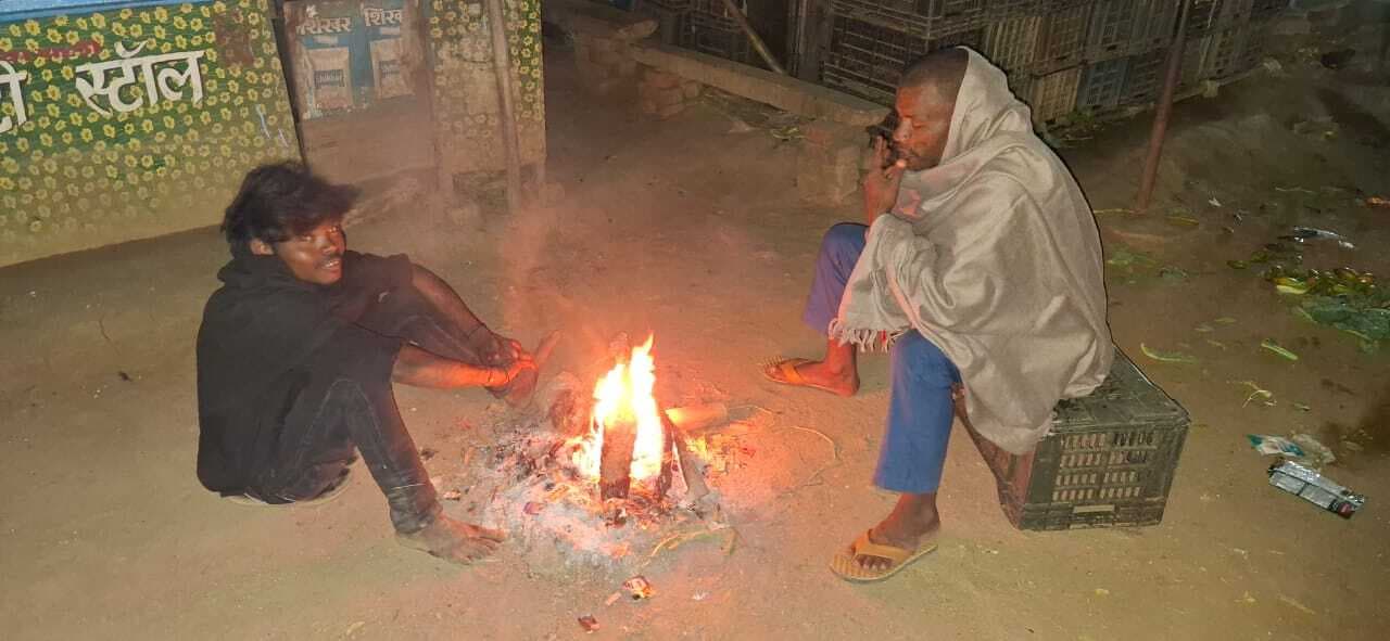 Giridih News :देवरी के चौक-चौराहों पर अलाव की व्यवस्था करने की मांग