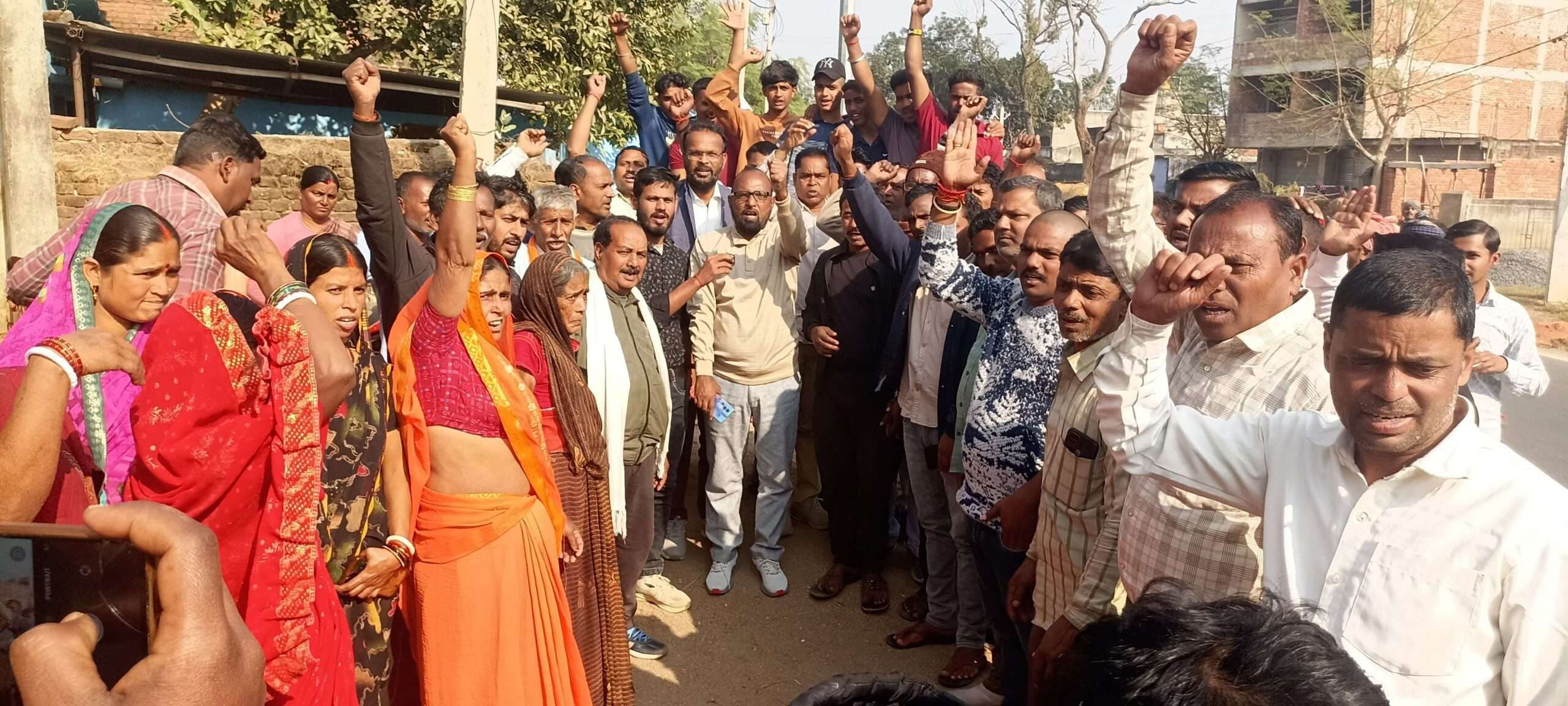 Giridih News :बरजो मुखिया पर हमले की पूर्व विधायक ने ली जानकारी