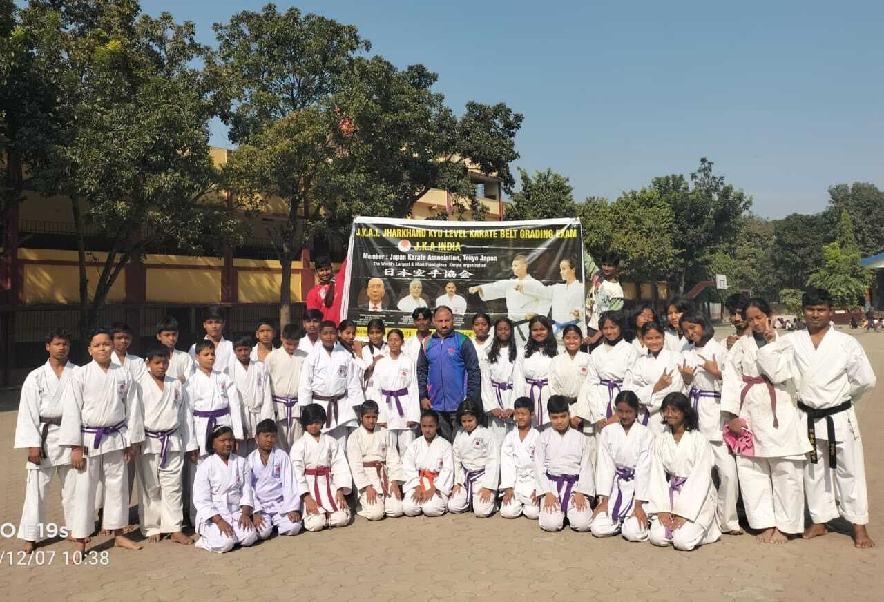 Chaibasa News : कराटे ग्रेडिंग परीक्षा में स्नेहा, श्रेयसी व सोनी ने किया सर्वश्रेष्ठ प्रदर्शन