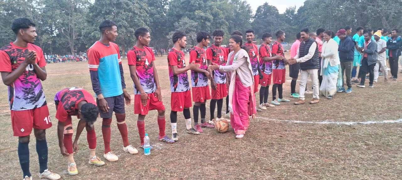 Chaibasa News : ब्लैक कमांडो को हरा जामडीहा बना चैंपियन