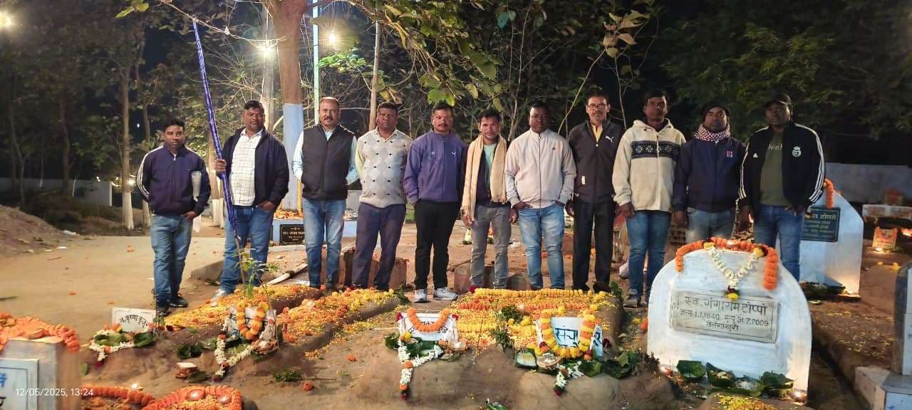 Chaibasa News : मसना स्थल पर पूर्वजों को किया याद