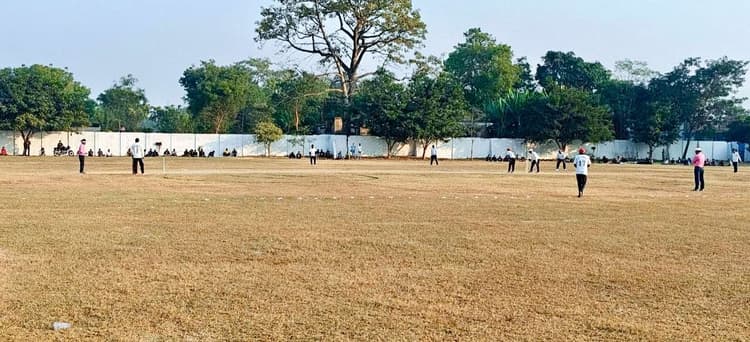 East Singhbhum News : जमशेदपुर टाइटंस व भूमिपुत्र धरमबहाल जीते