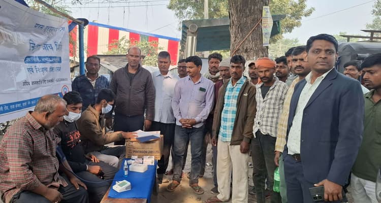 ऑटो-टोटो चालकों ने लगाया हेल्थ कैंप, 250 की हुई जांच