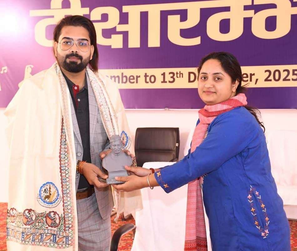 कृषि के छात्रों को डॉ अक्षय शर्मा ने पढ़ाया स्टेज परफॉर्मिंग आर्ट्स का पाठ