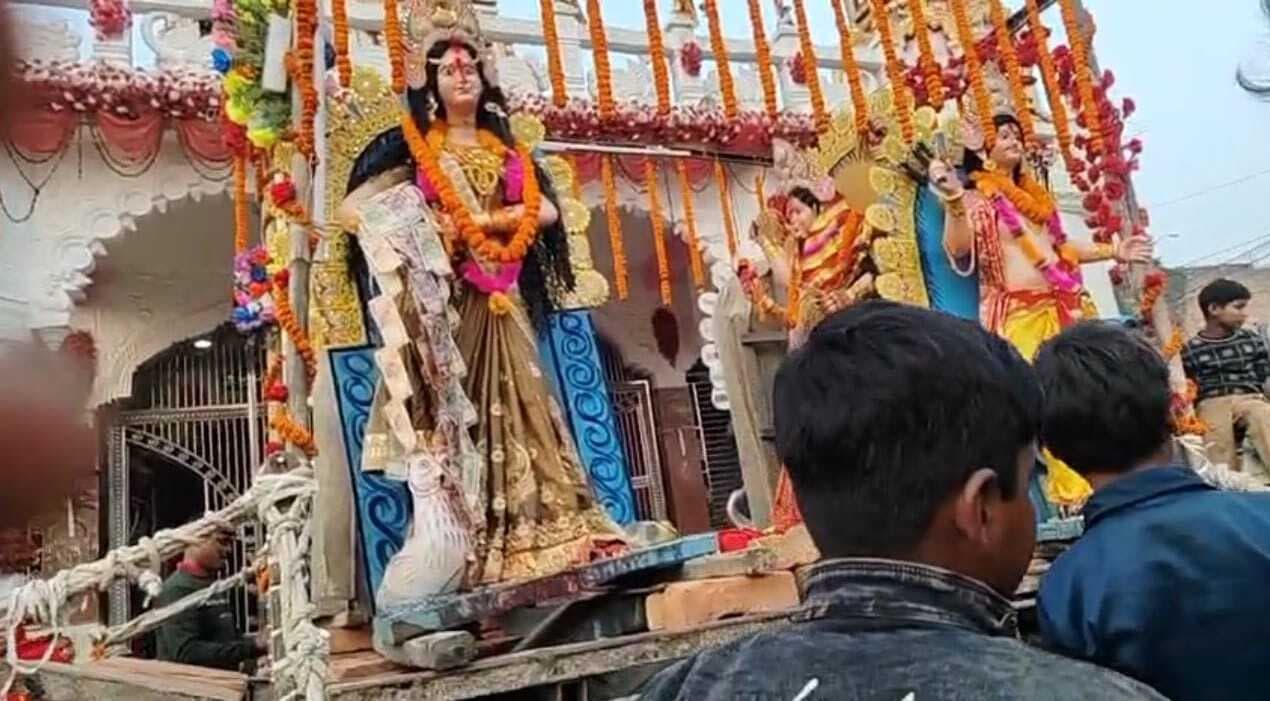 श्रद्धालुओं ने मां अन्नपूर्णा की प्रतिमा का किया विसर्जन