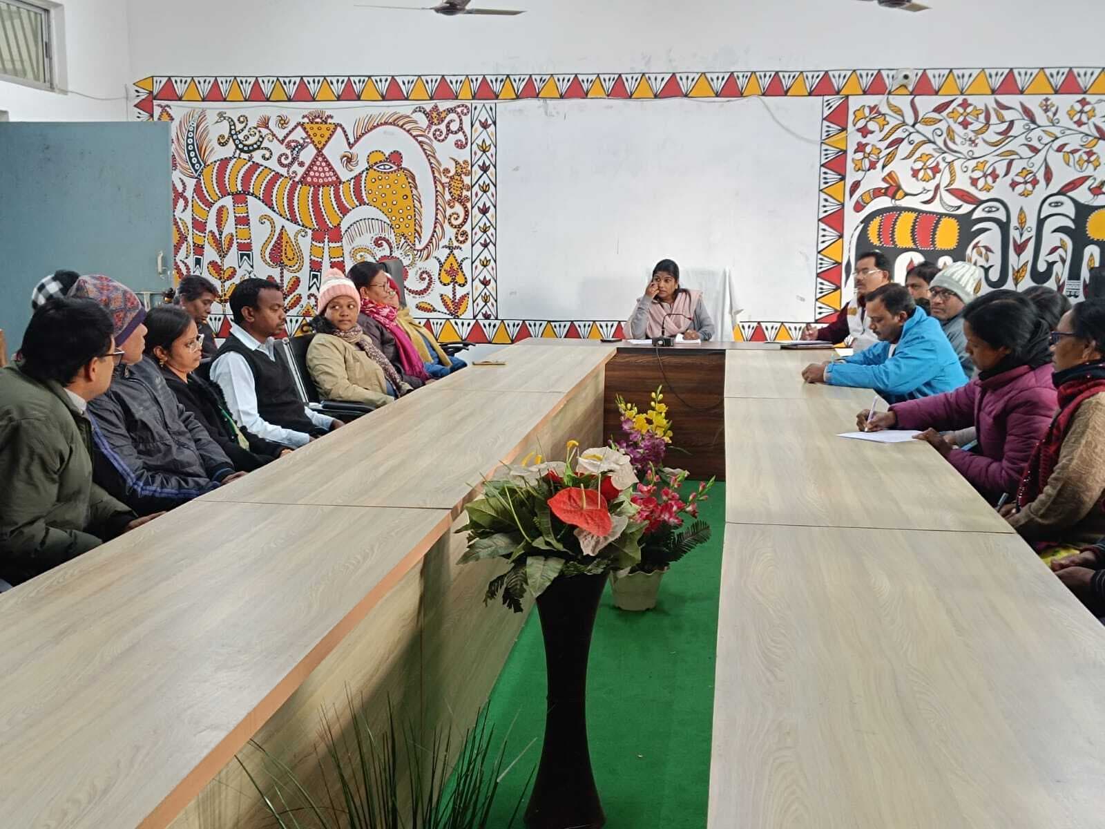 परीक्षा की तैयारी को लेकर बीडीओ ने किया समीक्षा