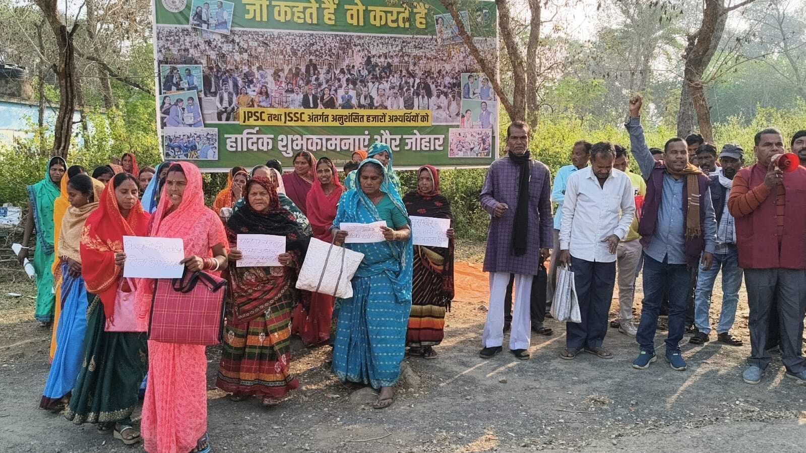 पांच सूत्री मांगों को लेकर किसानों ने दिया धरना