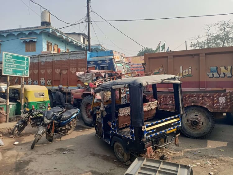 बस्तौल चौक पर रोज लग रहा जाम, आमलोग परेशान