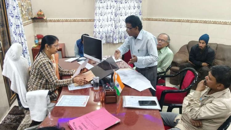 महापौर ने जनता दरबार में सुनी जनसमस्या