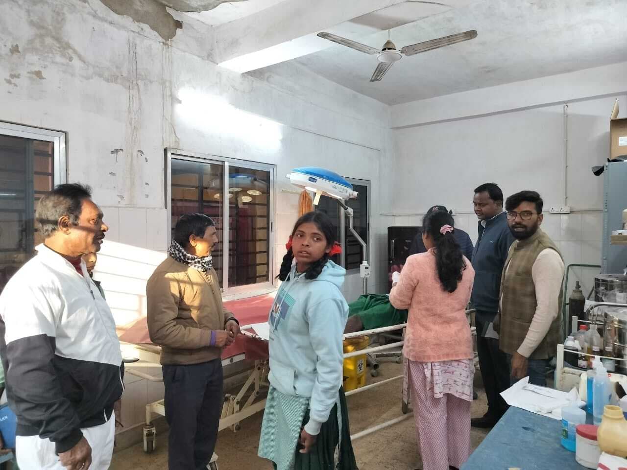 बाइक और साइकिल की टक्कर में छात्रा घायल