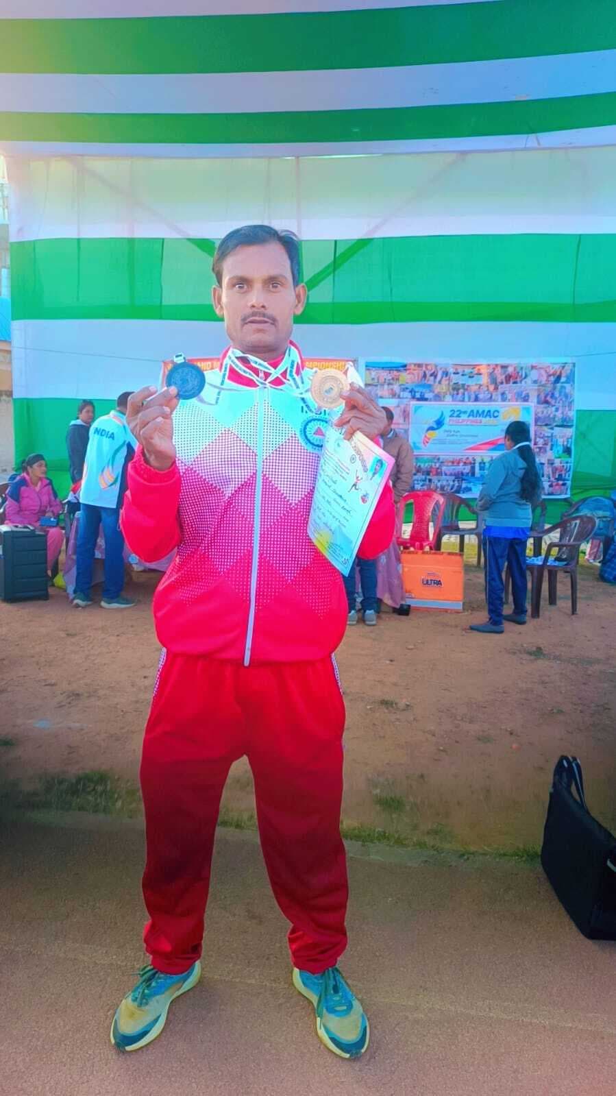 मास्टर एथलेटिक्स में दुमका के सतीश ने जीते तीन मेडल