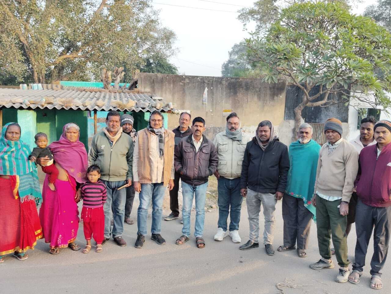 दमघोंटू धुआं, गैस का रिसाव और आबादी की ओर बढ़ती आग से स्थिति भयावह