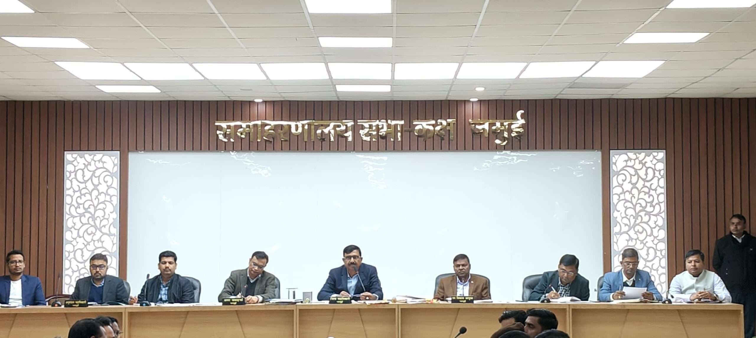 जनता से जुड़े मामलों के समाधान में विलंब बर्दाश्त नहीं -डीएम