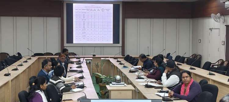 डीएम ने दाखिल-खारिज मामलों में त्वरित निष्पादन का दिया निर्देश