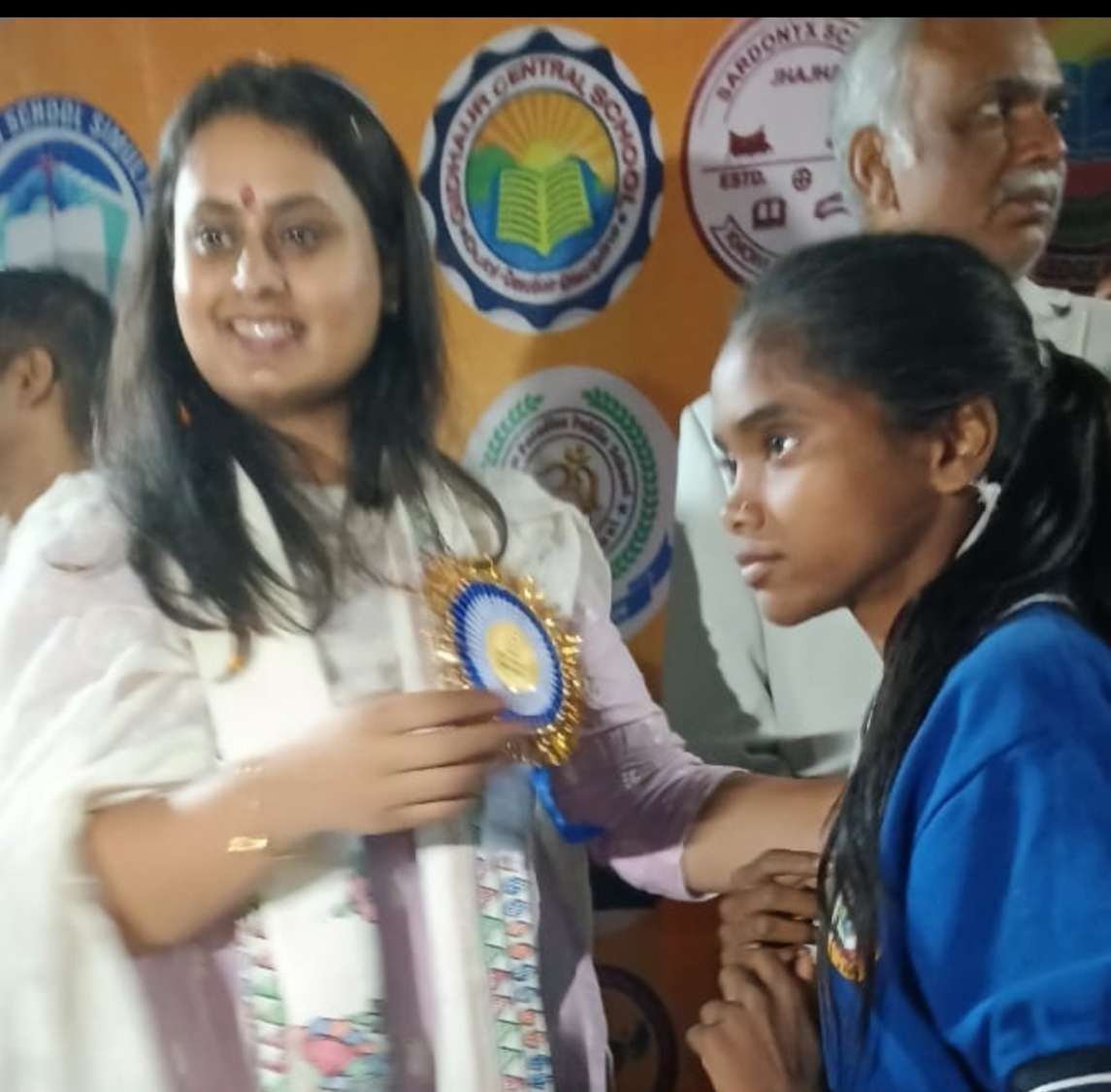 200 मीटर दौड़ में पूनम अव्वल, हुईं सम्मानित