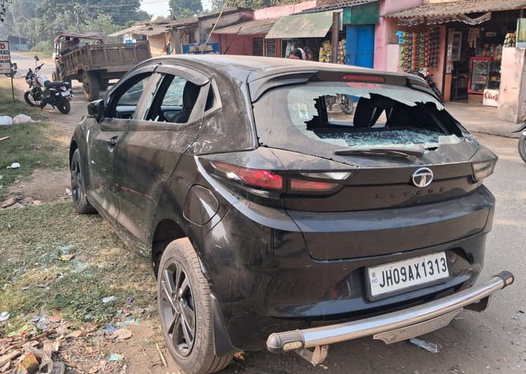 Bokaro News : युवक ने कारों को किया क्षतिग्रस्त