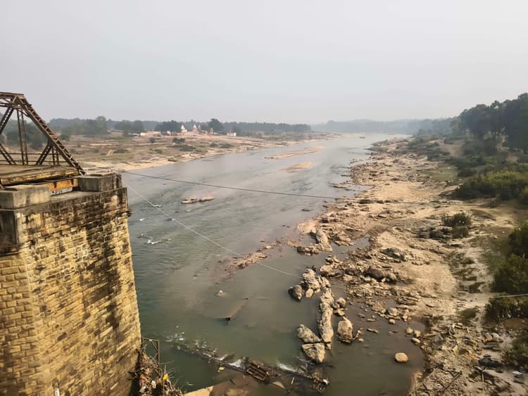 Giridih News :दिसंबर शुरू होते ही बराकर नदी तट पर बढ़ने लगी रौनक