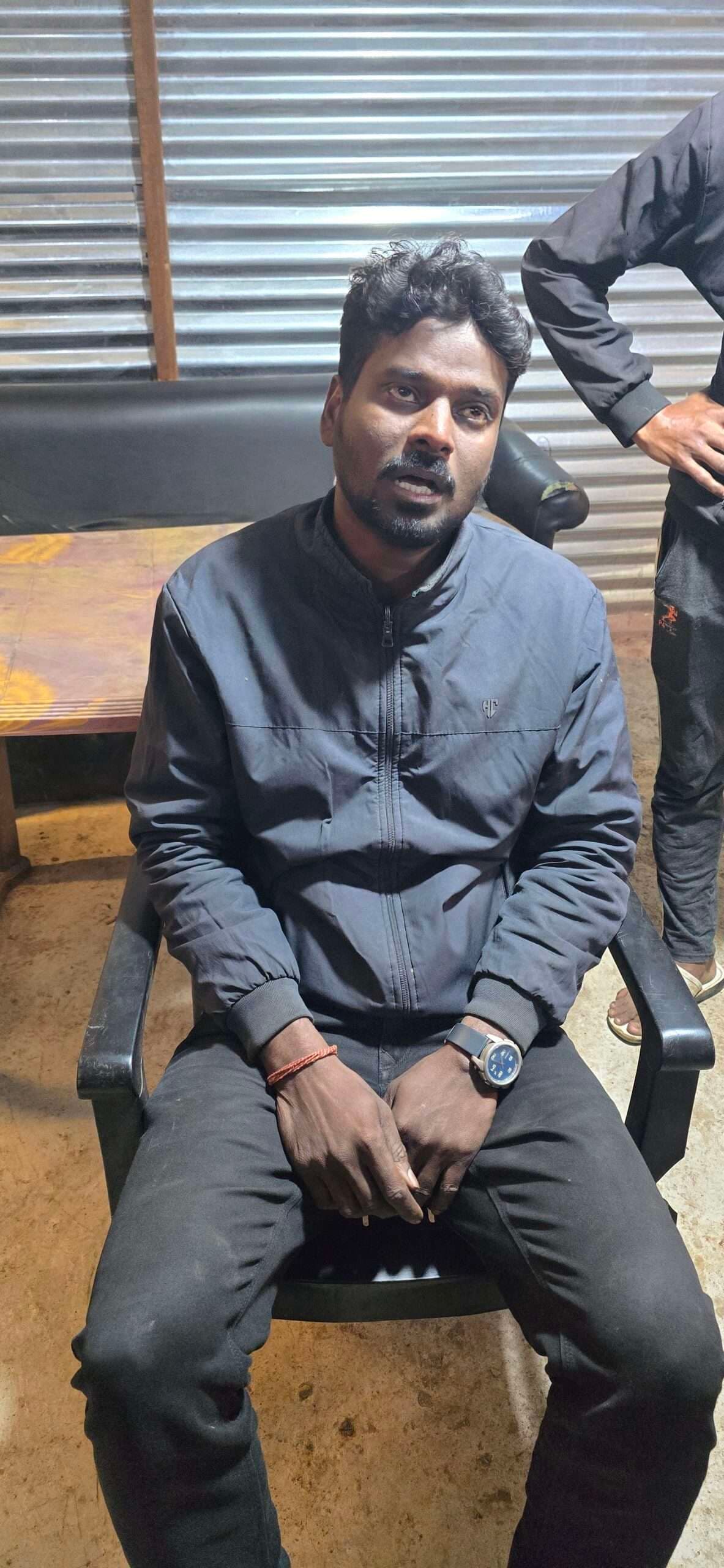 Chaibasa News : पिस्टल का भय दिखा युवक से ~11 हजार व मोबाइल की लूट