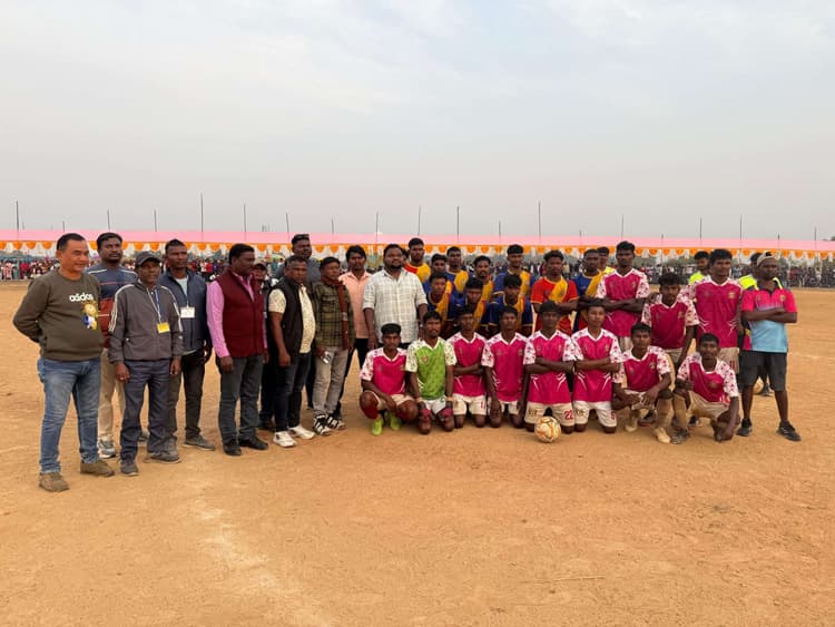 Chaibasa News :यंग स्टार पुसालोटा को हरा एवेंजर्स कुमारडुंगी बना विजेता