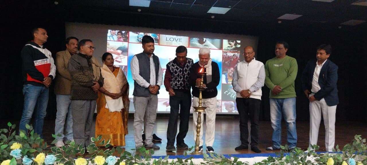 Seraikela Kharsawan News : परिश्रम से सफलता के शिखर पर पहुंचा स्कूल : सेनगुप्ता