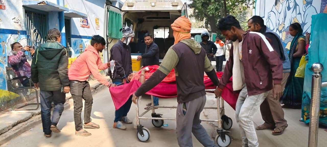 बच्चों का नाश्ता बनाने में महिला आग से झुलसी, हालत गंभीर