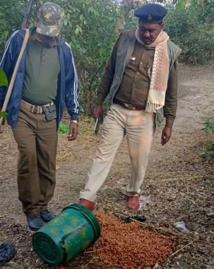 गुरुआ के मल्लाह टोली में शराब भट्ठी ध्वस्त