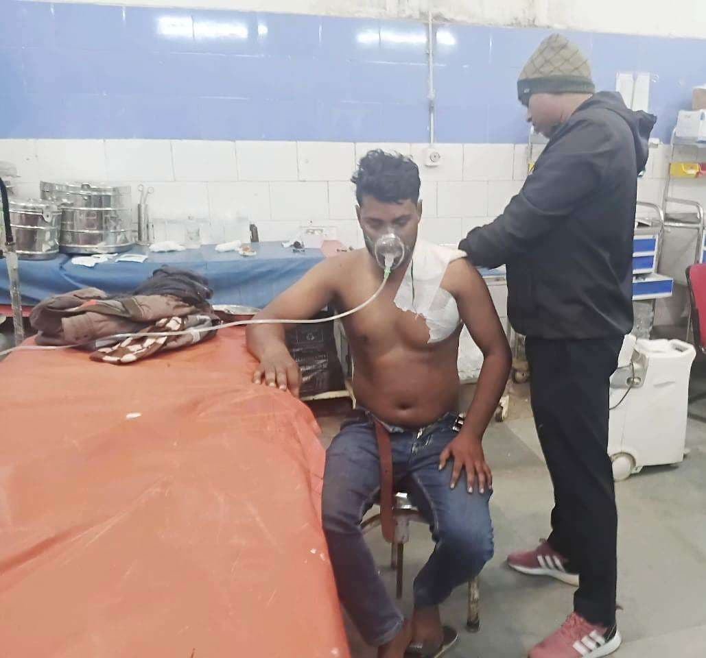 युवक पर चाकू से हमला, मेडिकल कॉलेज रेफर