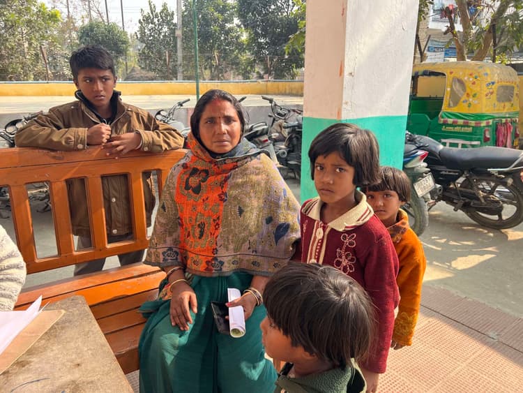 श्रीपुर में बच्चों की नोकझोंक में बड़ों ने की मारपीट, महिला व चार बच्चे घायल