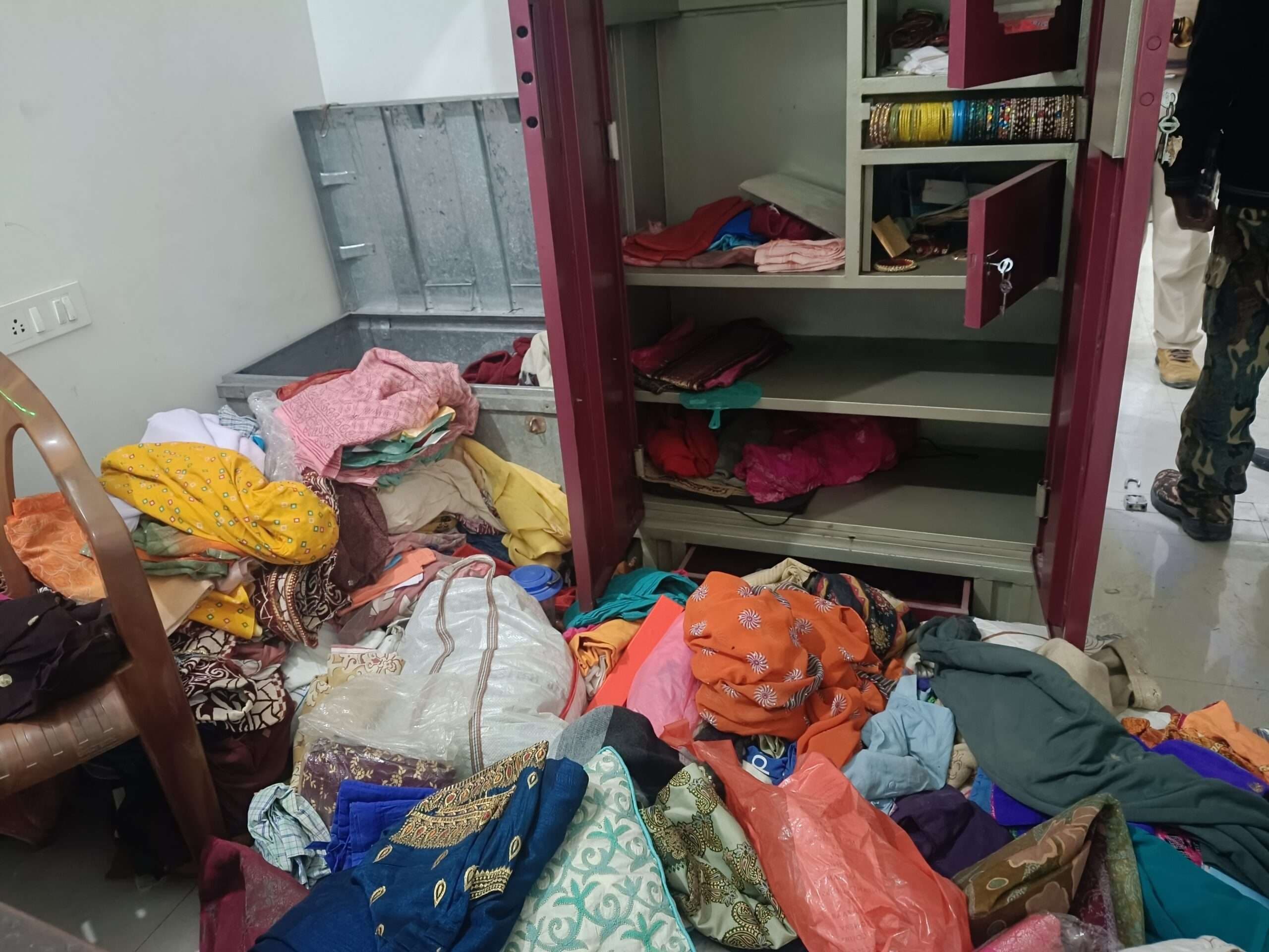 Samastipur News:ताजपुर में बंद घर से हजारों की चोरी