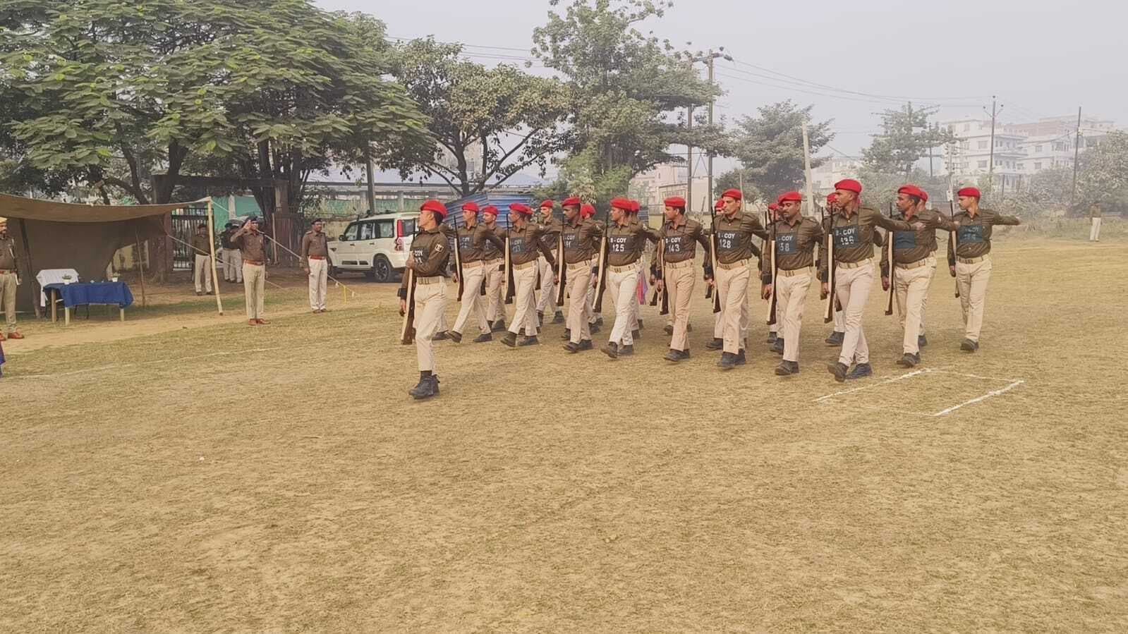 एसपी ने पुलिसकर्मियों के पहनावे व परेड कौशल का किया निरीक्षण