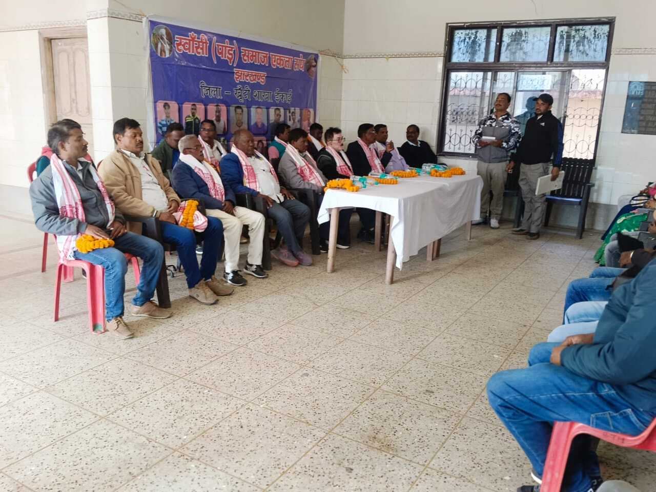 भूख रहकर भी बच्चों को पढ़ायें