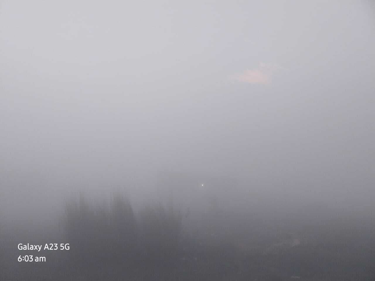 कड़ाके की ठंड और घने कोहरे से आम जनजीवन प्रभावित