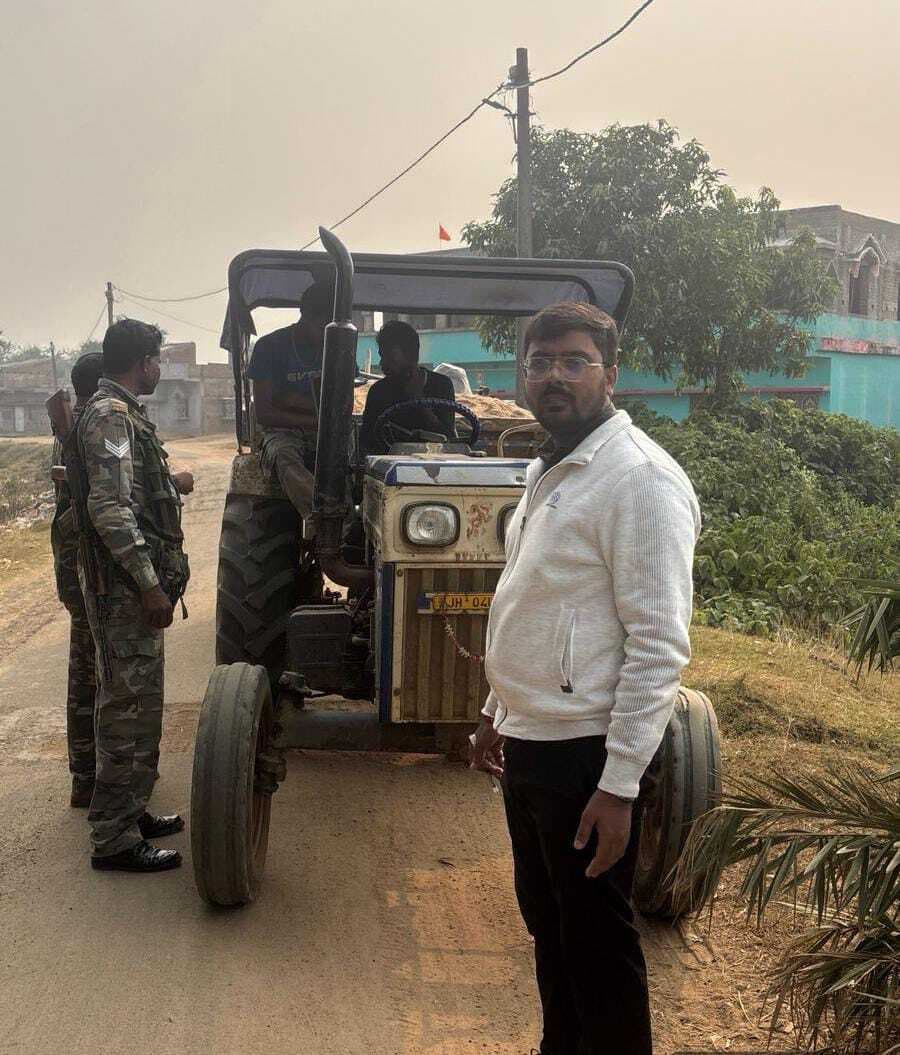 खान निरीक्षक ने अवैध बालू लदे ट्रैक्टर किया जब्त