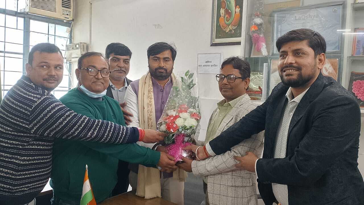 परबत्ता विधायक को सदर अस्पताल की समस्याओं से कराया अवगत