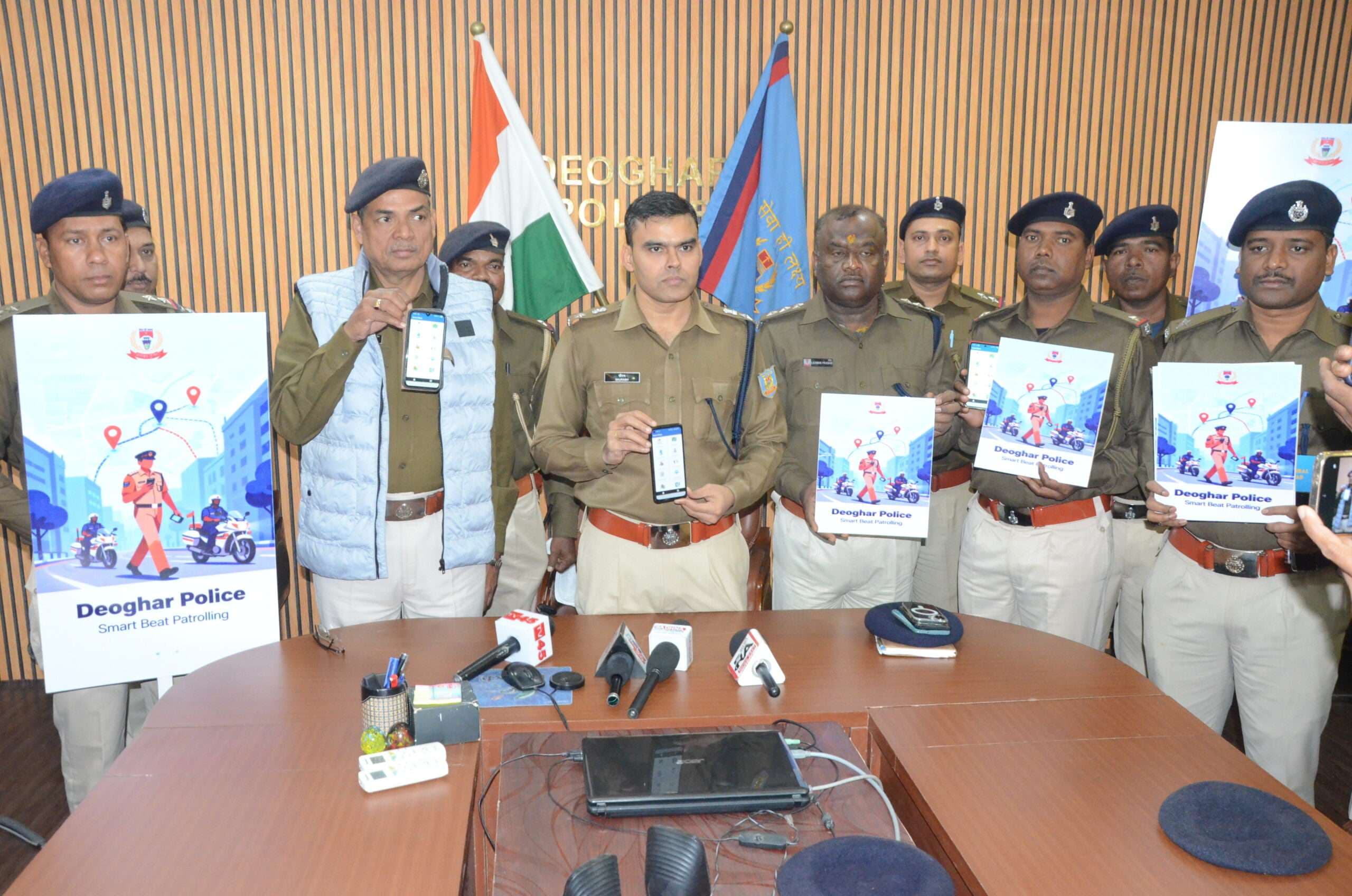 देवघर की सुरक्षा को मिला डिजिटल कवच, स्मार्ट ई-बिट एप से पुलिस की उपस्थित व अपराधियों की निगरानी शुरू
