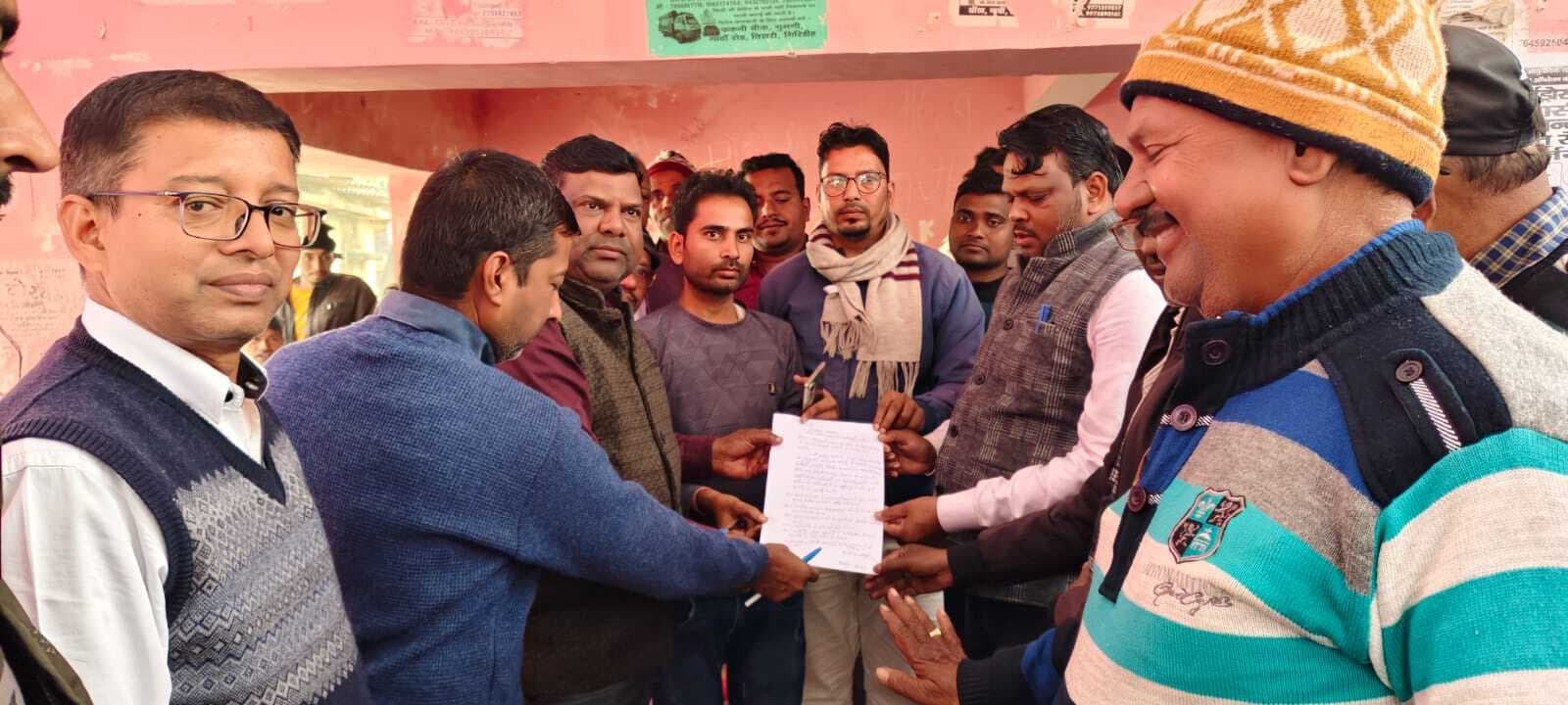 Giridih News :अधिकारियों के आश्वासन पर अनशन समाप्त