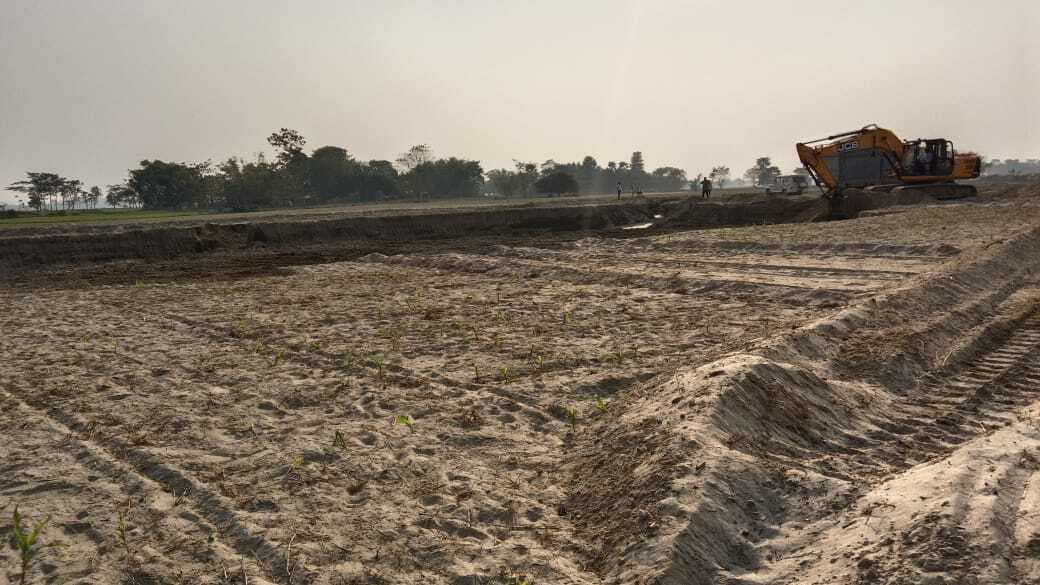 अवैध मिट्टी खनन से ग्रामीण आक्रोशित