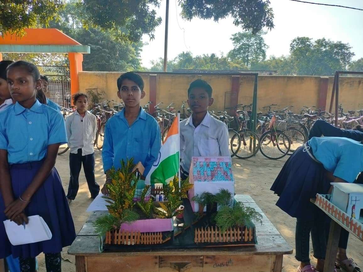 उम विद्यालय लोधा में संकुल स्तरीय विज्ञान प्रदर्शनी का आयोजन, बच्चों ने दिखाए नवाचार