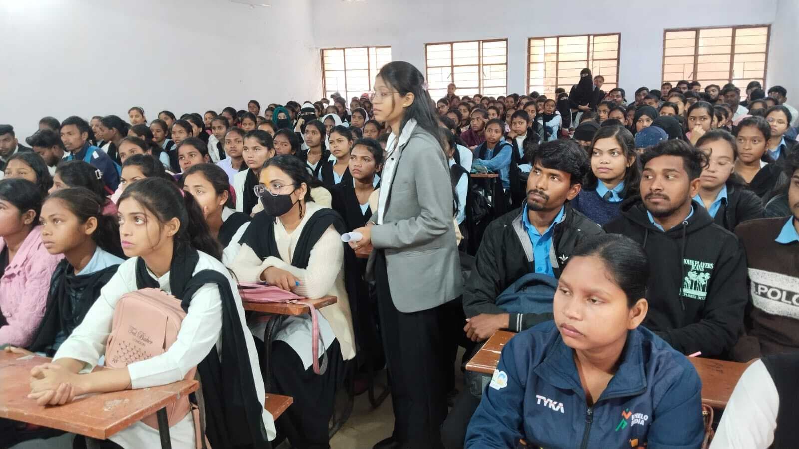 Chaibasa News : भविष्य को लेकर सजग व सक्रिय रहें विद्यार्थी : डॉ श्रीनिवास