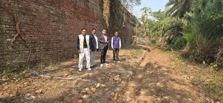 Chaibasa News : जेएलएन कॉलेज की भूमि पर अतिक्रमण व निर्माण शुरू देख प्रबंधन के होश उड़े