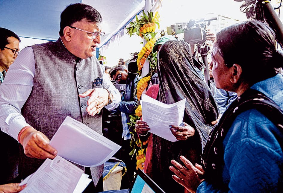 सोनागाछी में आयोग ने लगाये एसआइआर सहायता शिविर