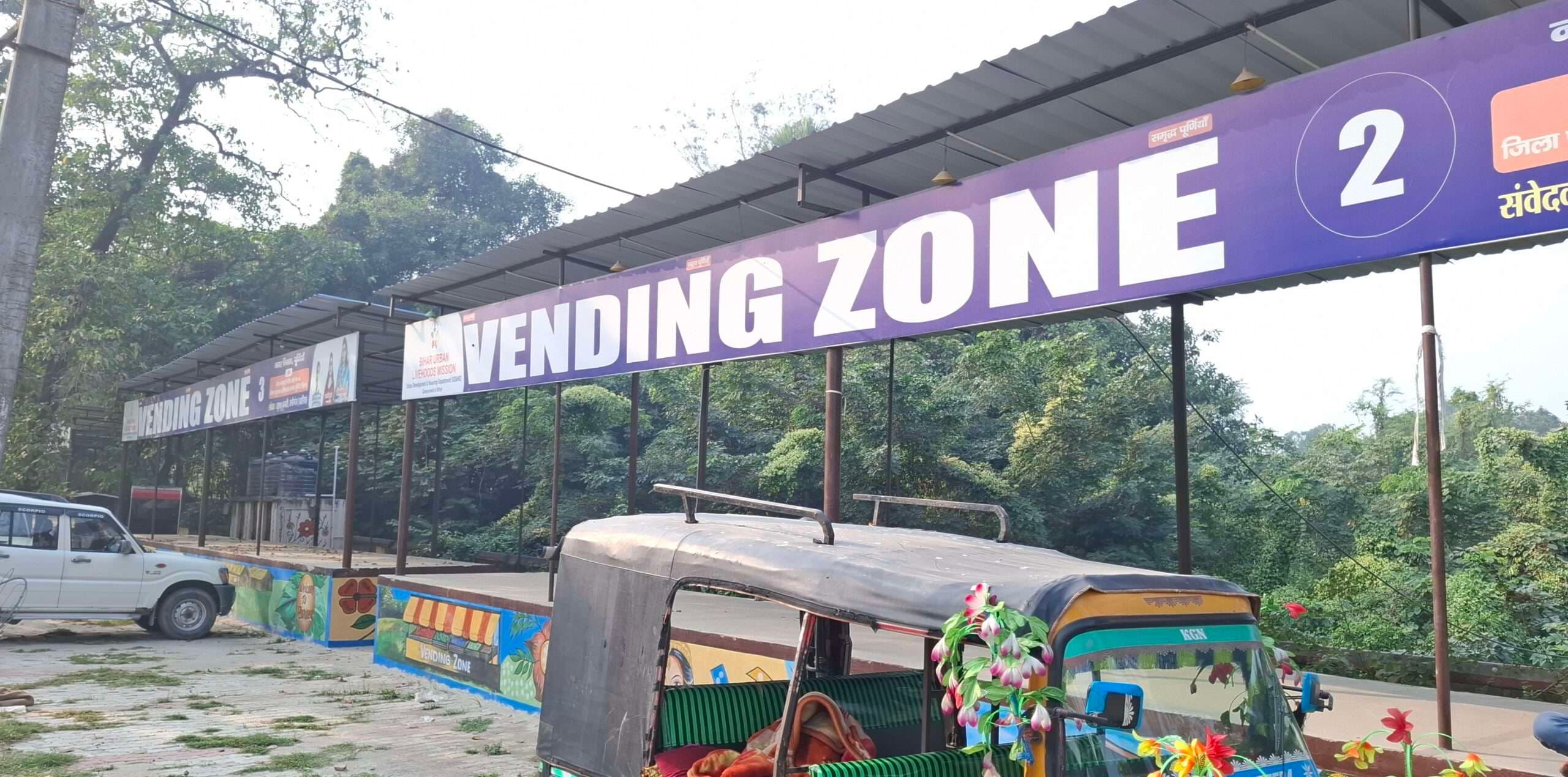 वेंडिंग जोन का आवंटन नहीं, स्ट्रीट वेंडरों पर बुल्डोजर एक्शन पर हो रहा रिएक्शन