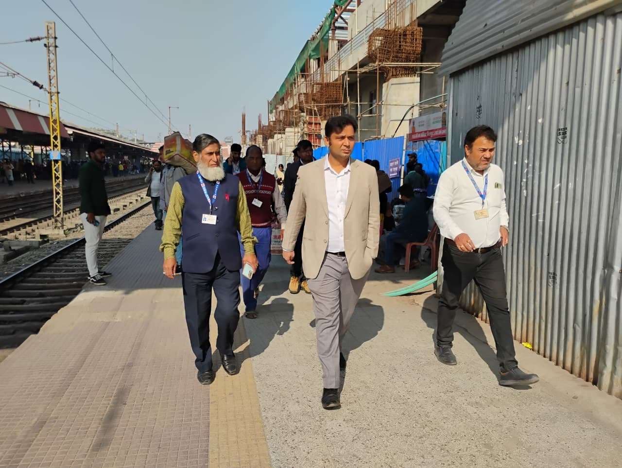 वेंडर उचित मूल्य पर यात्रियों को खाद्य व पेय पदार्थ की बिक्री करें