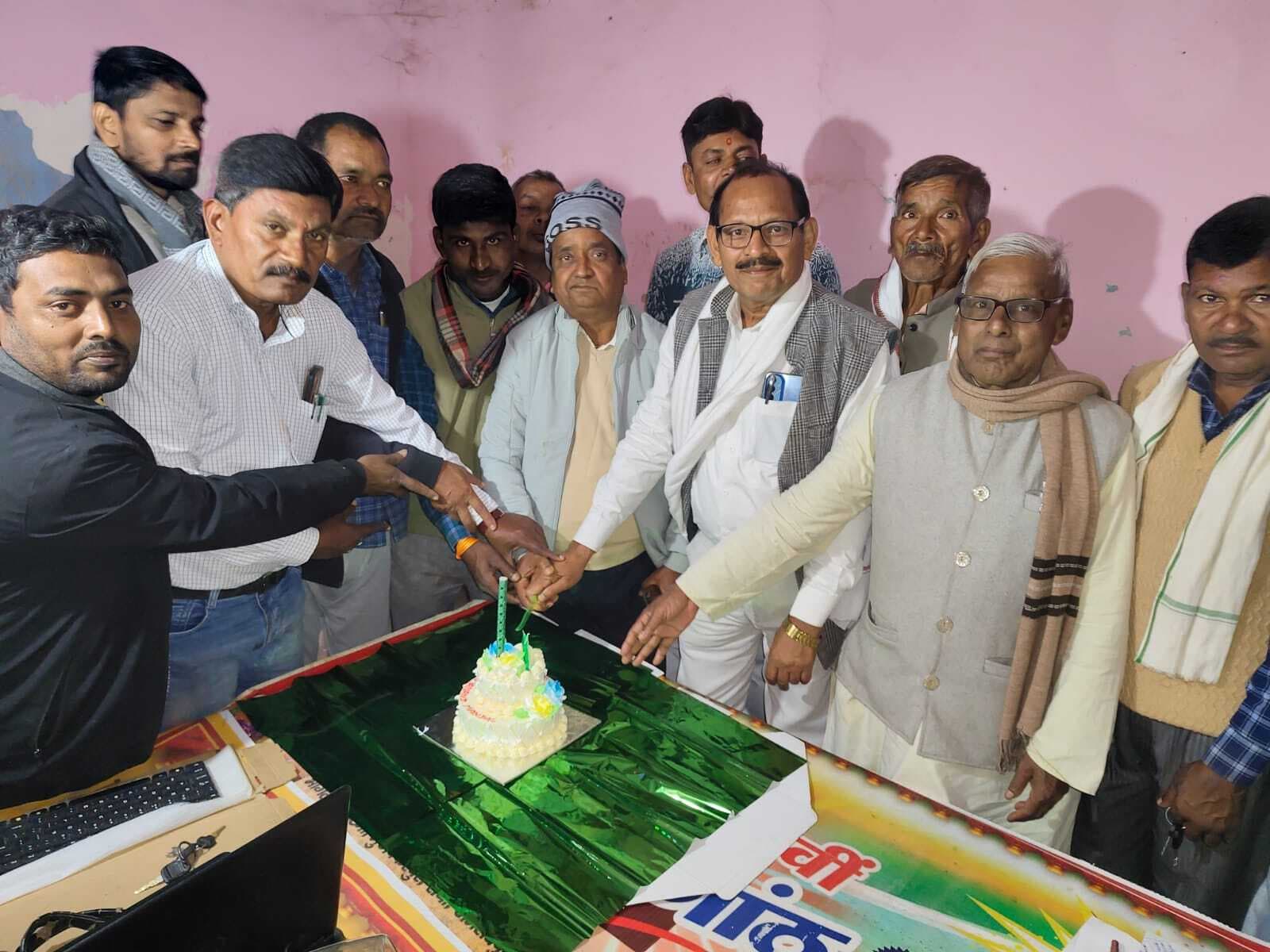 सूर्यगढ़ा विधायक का केक काटकर मनाया जन्मदिन