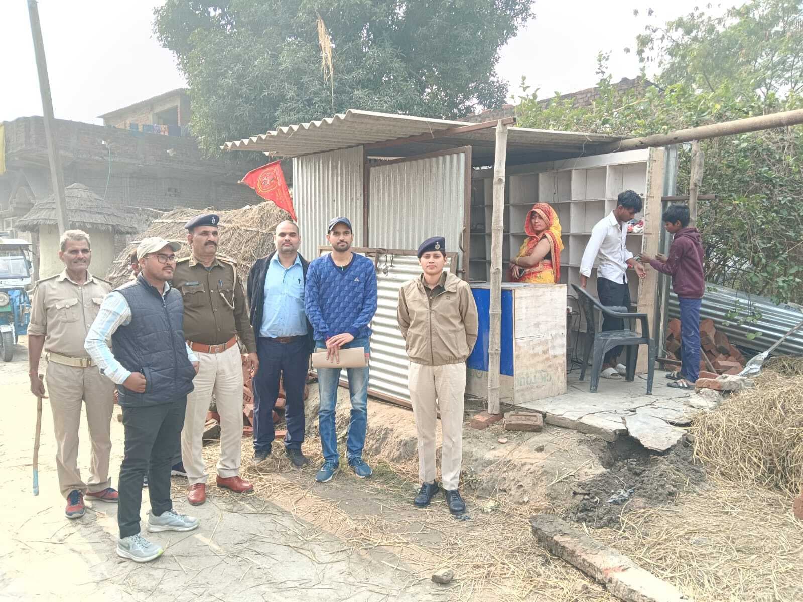 उचकागांव के वीरवट बाजार में अतिक्रमण पर चला प्रशासन का बुलडोजर