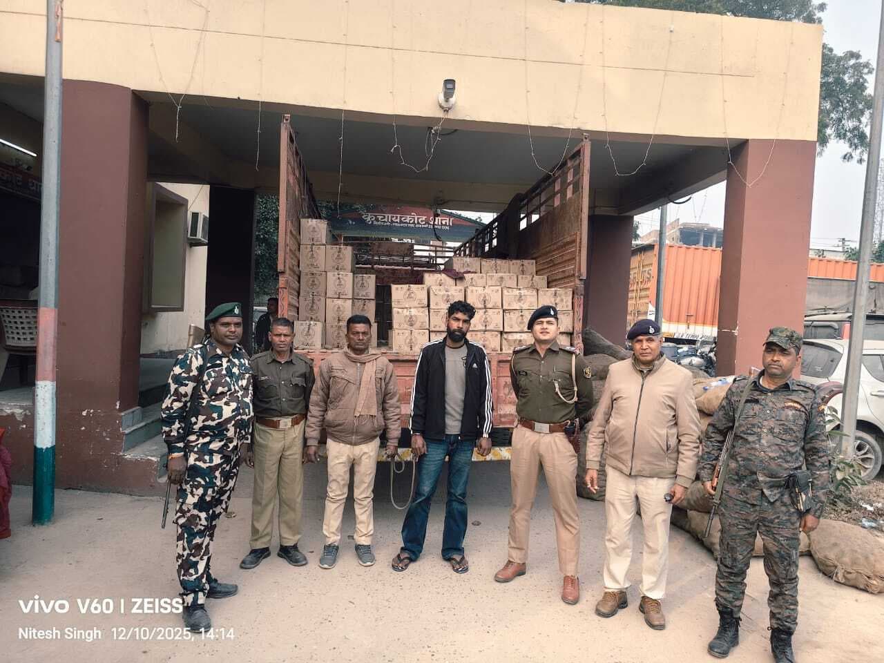 ट्रक से 5892 बोतल विदेशी शराब बरामद, हरियाणा का तस्कर गिरफ्तार