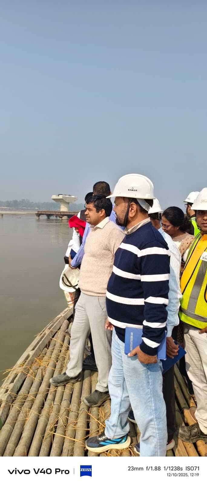 निर्माणाधीन बकौर-भेजा पुल का डीएम ने किया निरीक्षण, जून 2026 तक कार्य पूरा करने का निर्देश